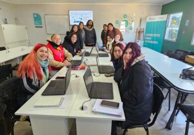 Pasantes de bibliotecología en la Biblioteca Municipal Cadícamo